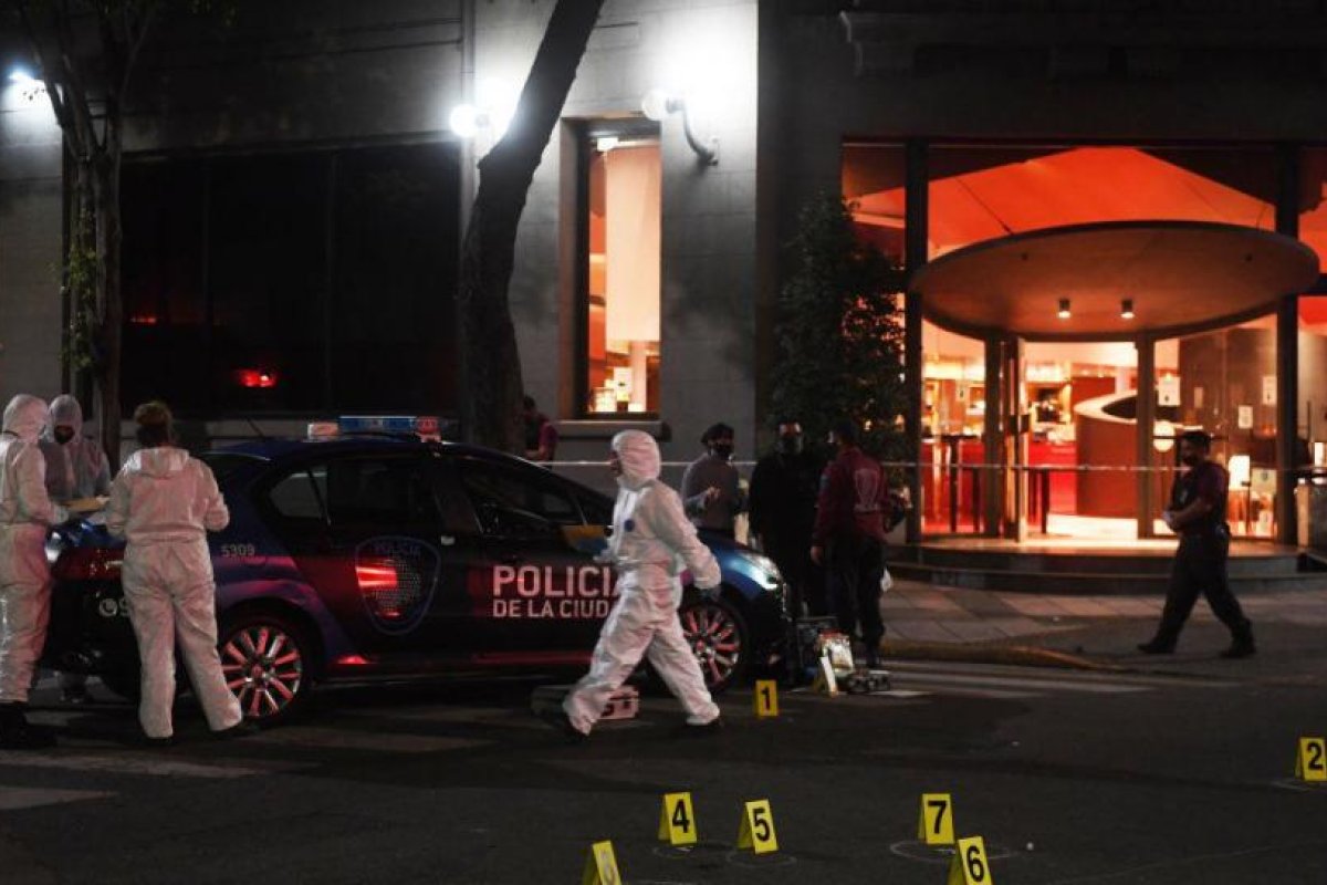 El Gobierno decretó un día de duelo nacional por el asesinato del policía Juan Pablo Roldán en Barrio Parque