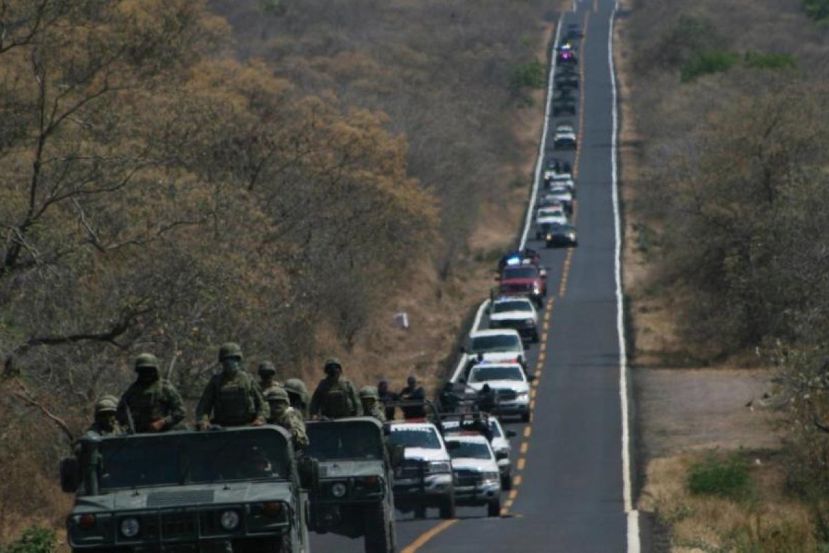 Reportan convoyes armados en el estado mexicano de Jalisco tras enfrentamientos entre cárteles y fuerzas de seguridad