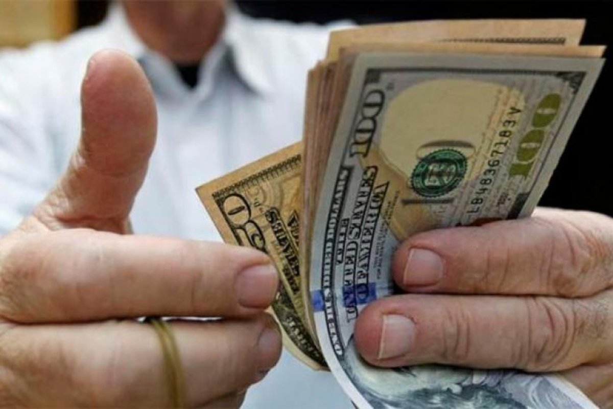 El dólar blue culmimó la semana en $156 y el Banco Central vendió 30 millones