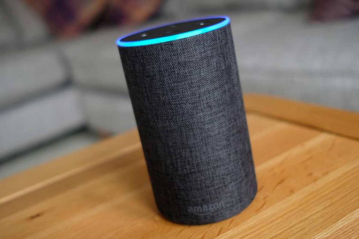 "Alexa, llama al 999": un asistente virtual de Amazon cubierto de ropa origina un incendio en una casa en el Reino Unido