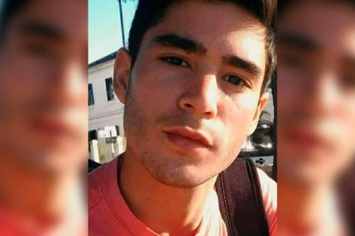 Hallan muerto a un joven gay en un hotel e investigan posible crimen de odio