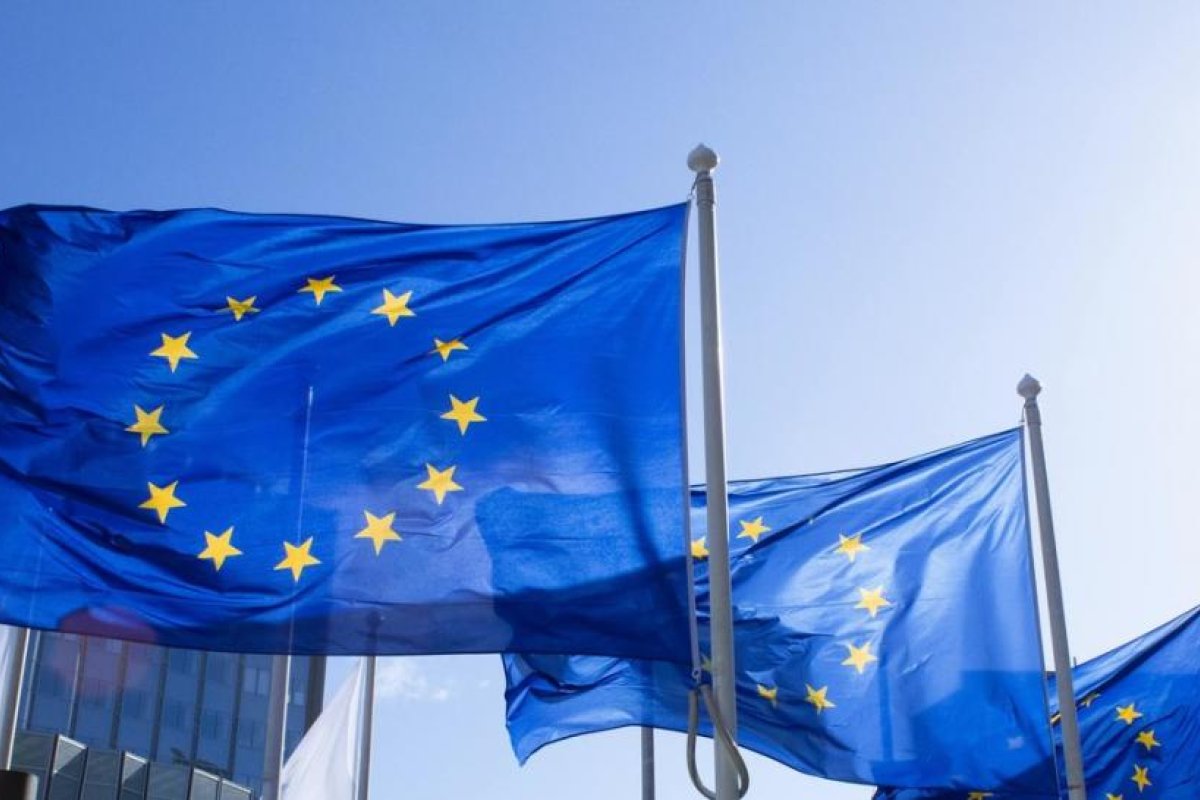 Francia y Rusia anuncian la preparación de una reunión "al más alto nivel" para definir "un nuevo orden de paz" en Europa