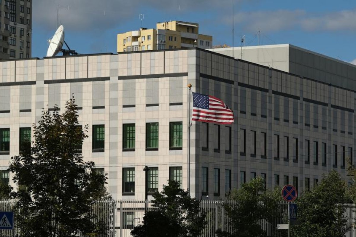 Fox News: El Departamento de Estado de EE.UU. ordena la evacuación de las familias de sus diplomáticos en Ucrania a partir del lunes