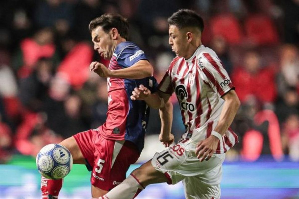 Unión de Santa Fe logra victoria 3-2 ante Instituto en emocionante encuentro