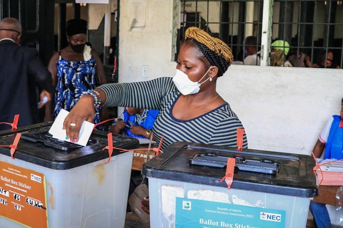 Elecciones en el mundo: inéditas medidas de bioseguridad en campañas y centros de votación