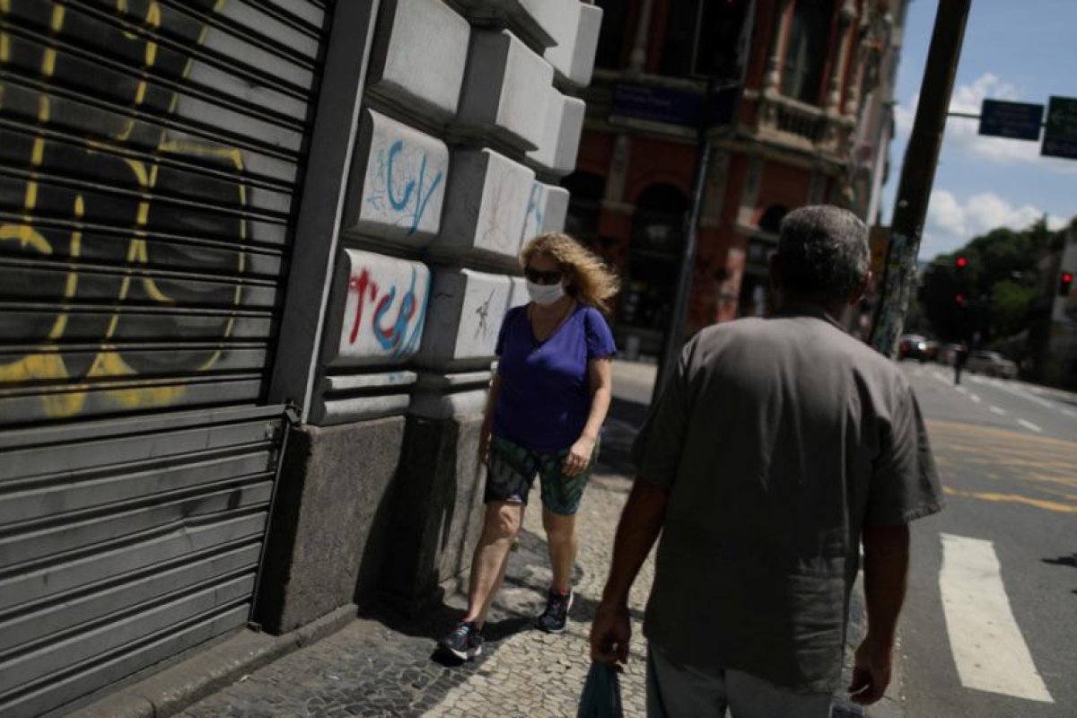 Brasil enfrenta sus peores días de la pandemia con nuevas restricciones y la amenaza de la variante amazónica