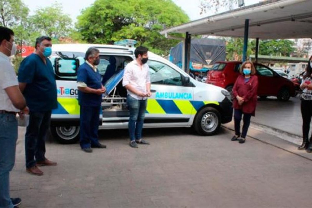 Entregaron una ambulancia para hospitales de Salavina y Los Telares