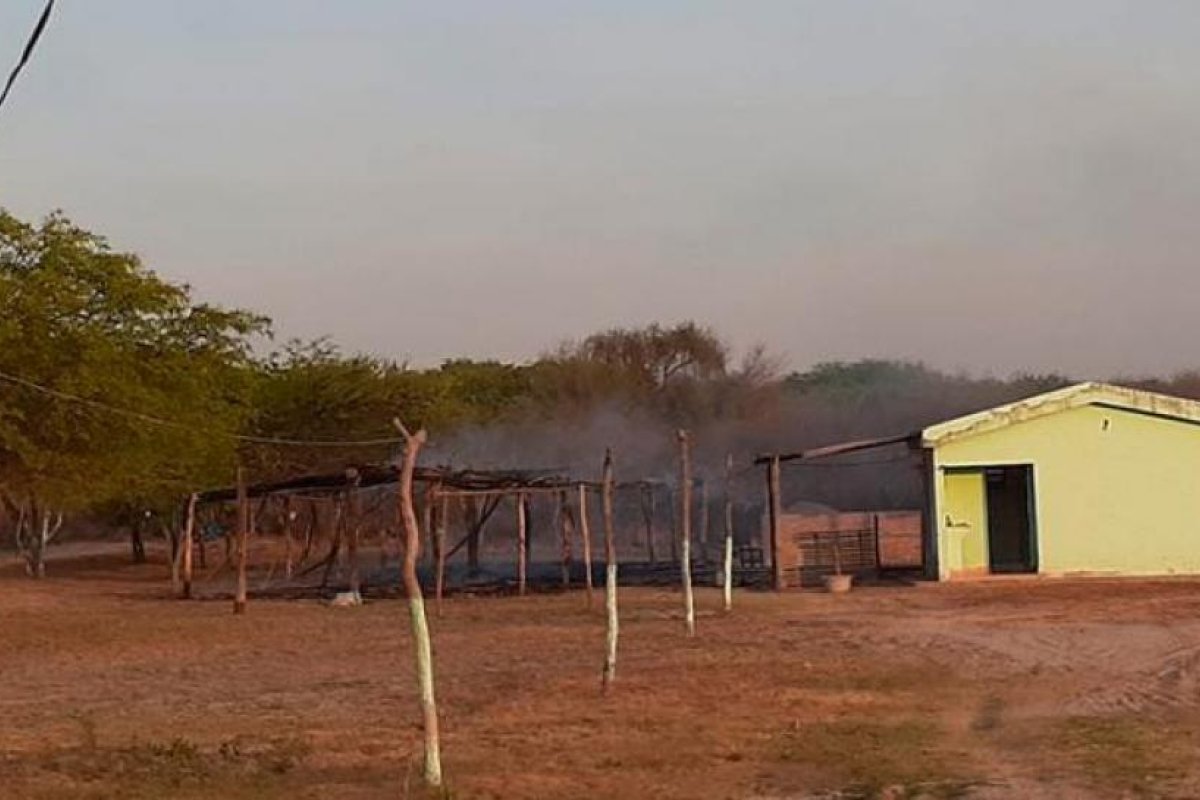 Barrio Los Fierros: Incendio consumió un galpón en Las Termas de Río Hondo