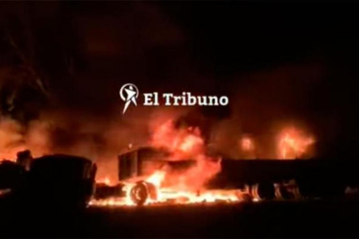 Terrible: dos camiones se incendiaron tras chocar sobre la Ruta 9