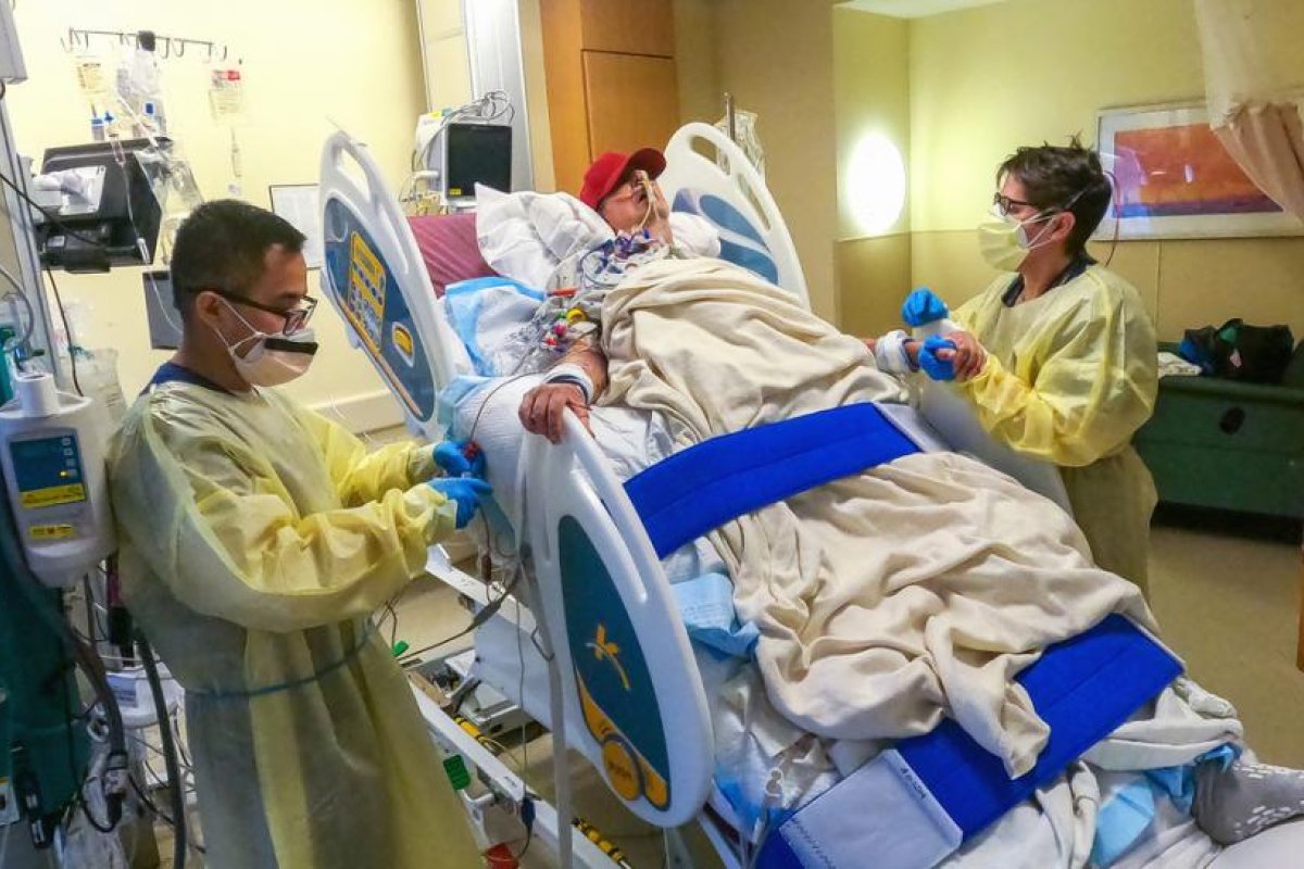 El primer hombre en recibir un trasplante de corazón de cerdo muere 2 meses después de la operación