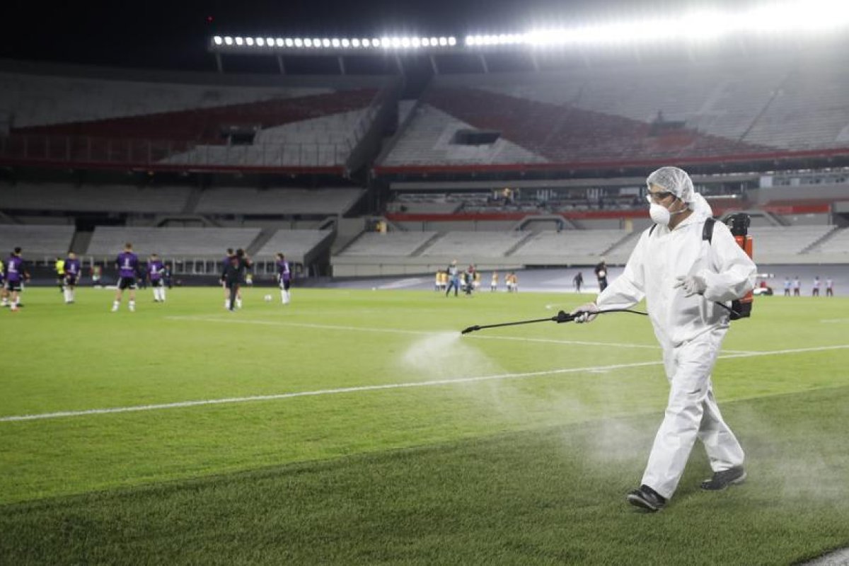 Suspenden todos los partidos de fútbol en Argentina por la segunda ola de coronavirus