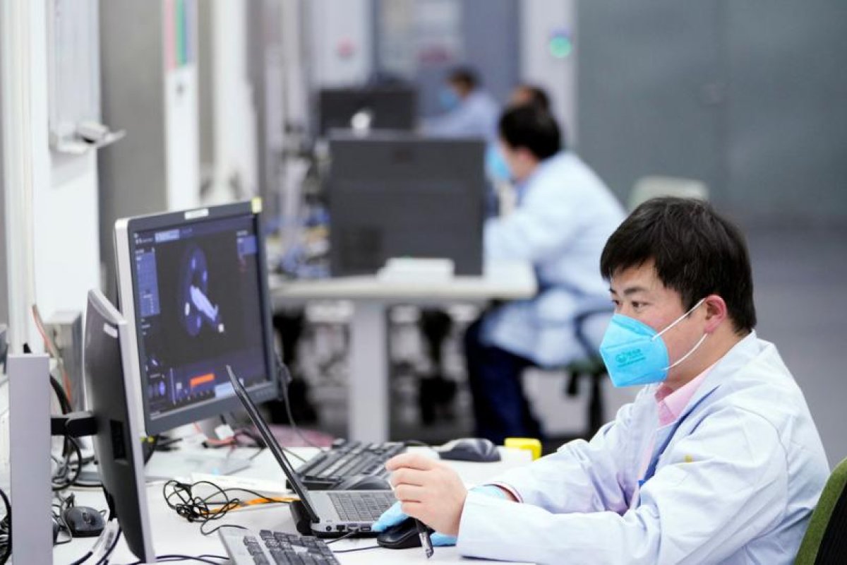 La desaparición de Flash Player provoca un colapso en una central ferroviaria china (y lo solucionan, pero no de forma muy legal)