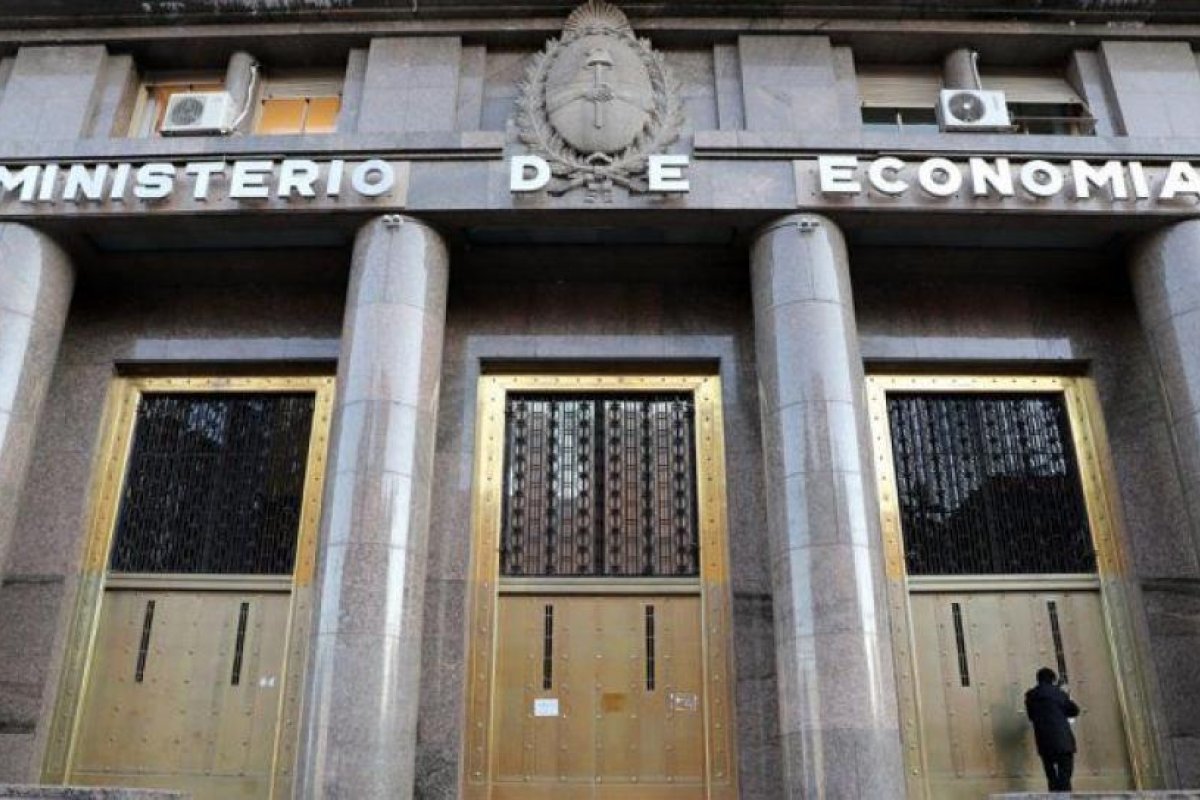 Economía dispone la emisión de letras del Tesoro por $65.000 millones