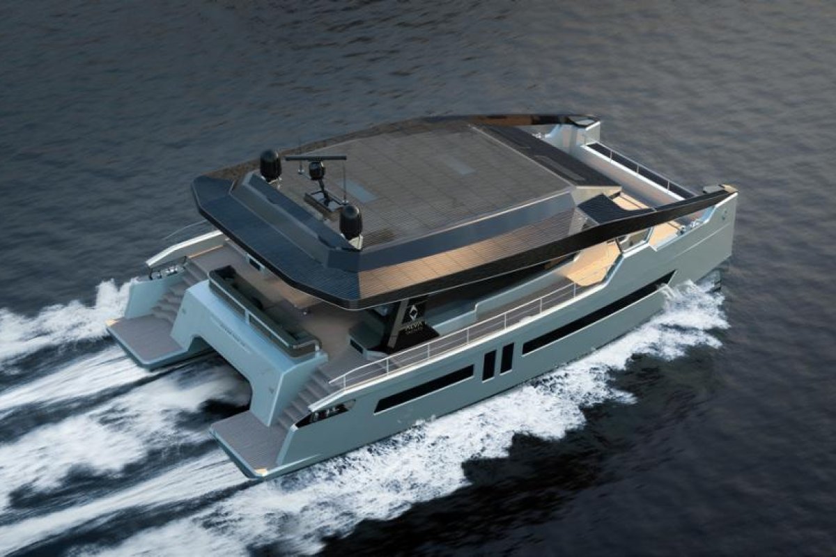 El fabricante de yates de lujo ALVA Yachts presenta su nuevo catamarán con un panel solar y dos motores eléctricos (FOTOS)