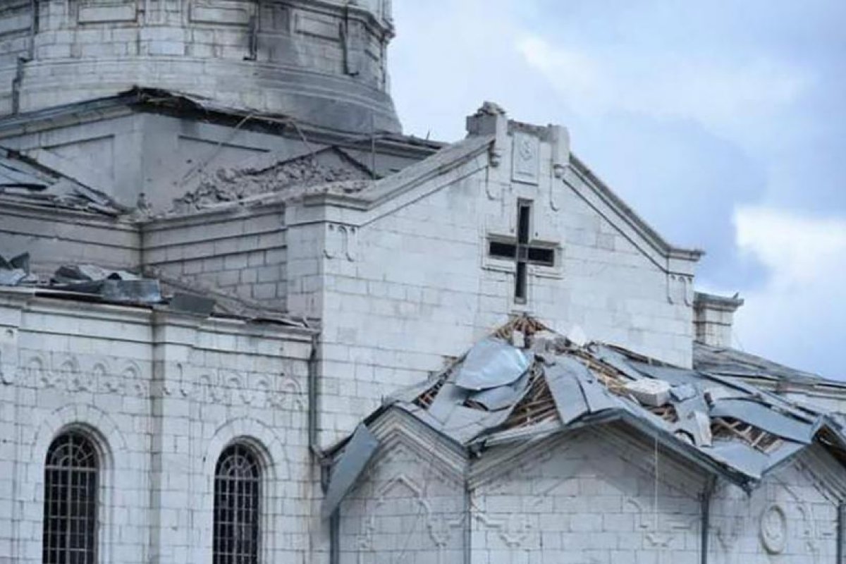 Un bombardeo en Nagorno Karabaj daña una catedral del siglo XIX (FOTOS)