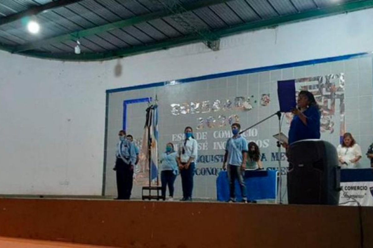 La emotiva historia de Don Gonza: a sus 70 años terminó la secundaria con honores