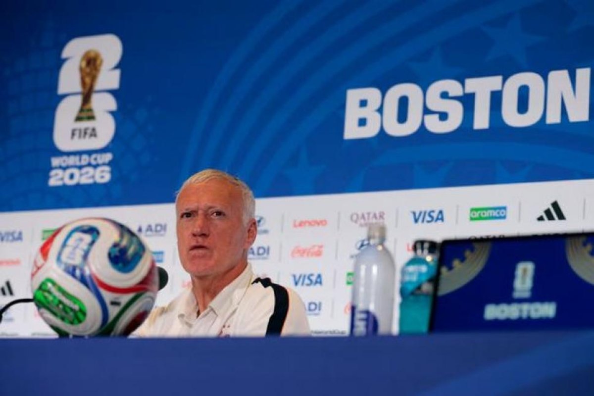 Didier Deschamps se refiere al árbitro argentino Facundo Tello en conferencia