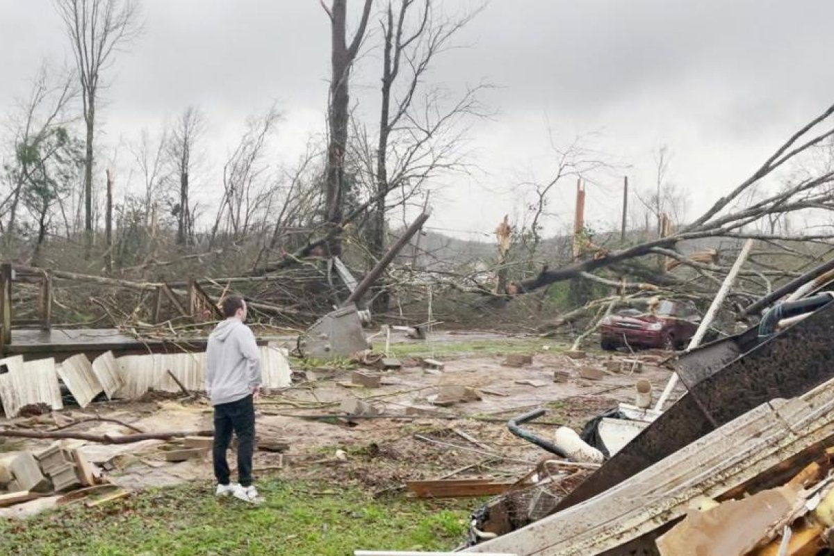 Una 'supercélula' de ocho tornados azota EE.UU., dejando al menos cinco muertos y varios heridos en Alabama