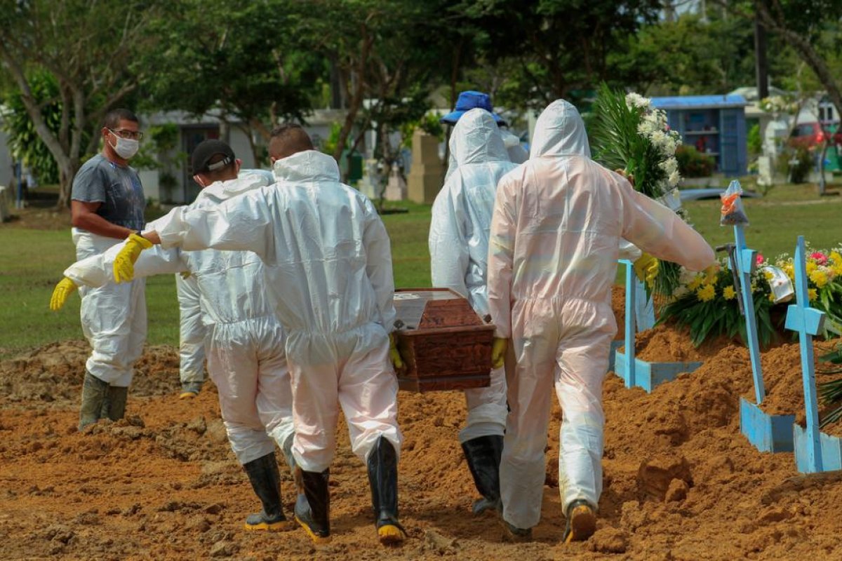 Brasil: récord de muertes desde julio y temor por la nueva cepa