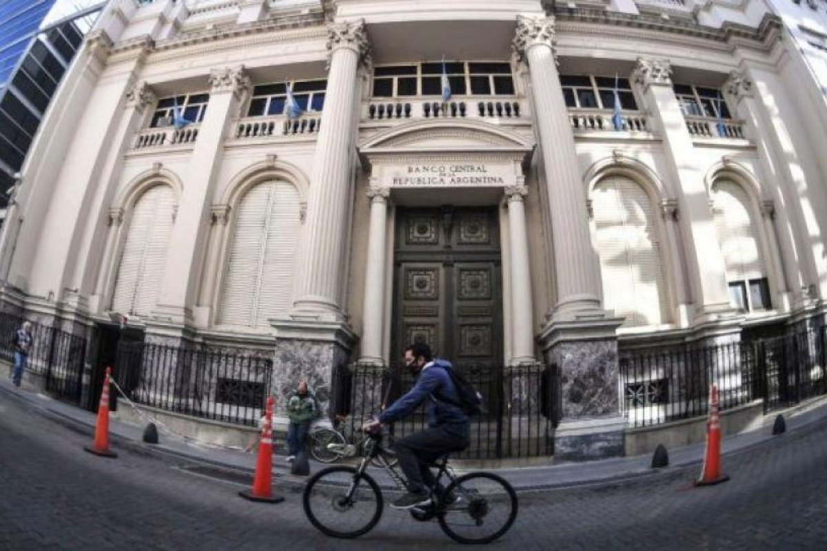 El Banco Central anunciará nuevas medidas de política monetaria y suba de tasas
