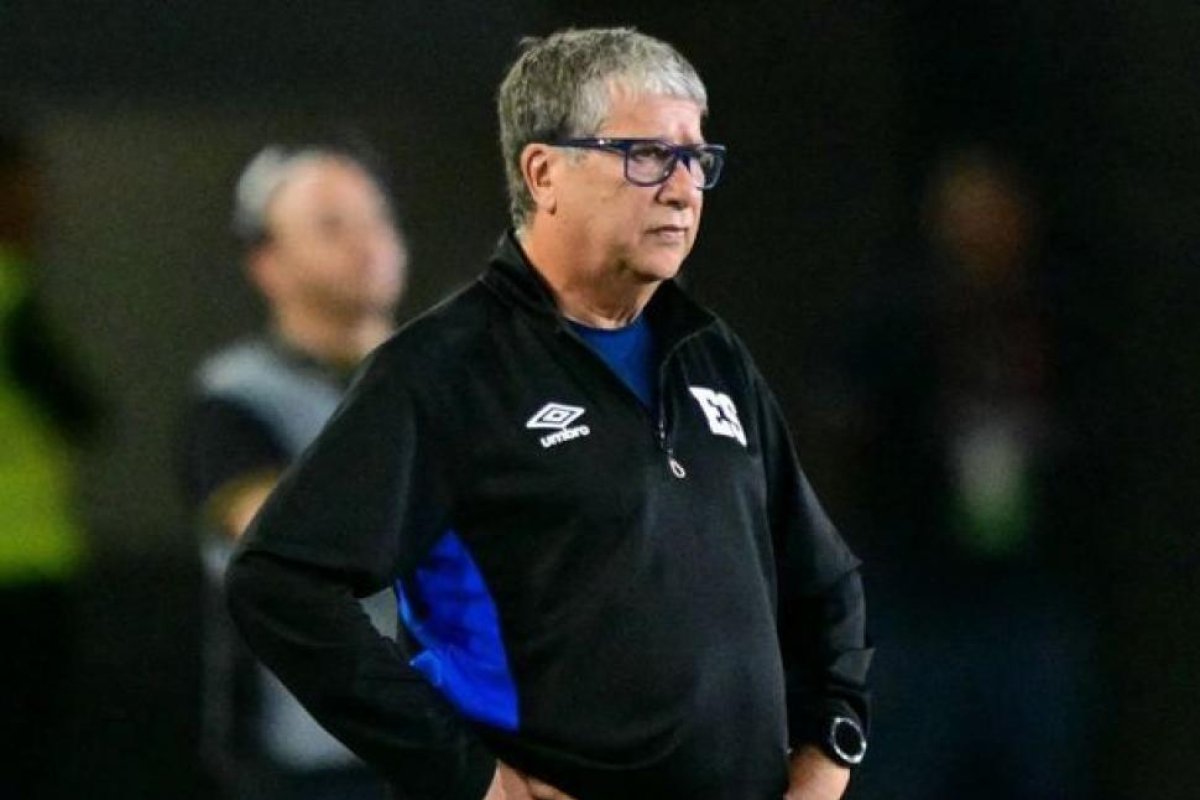 El entrenador de El Salvador critica severamente la derrota ante Guatemala