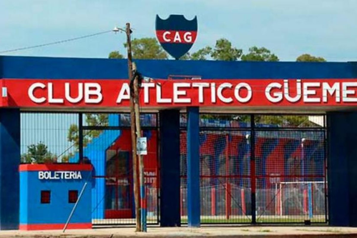 Güemes festejó 88 años y la ciudad de Santiago del Estero se iluminó