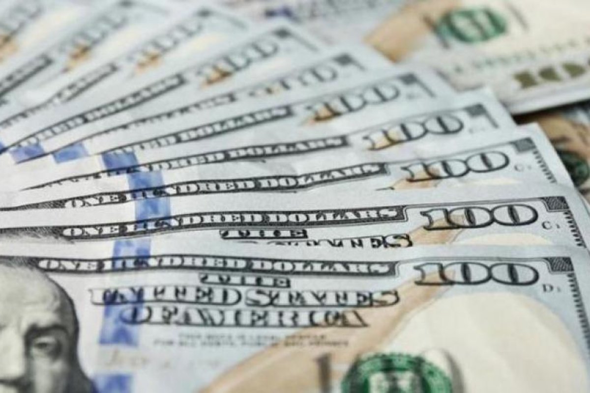 El dólar "blue" marcó un retroceso de nueve pesos y cerró en $181