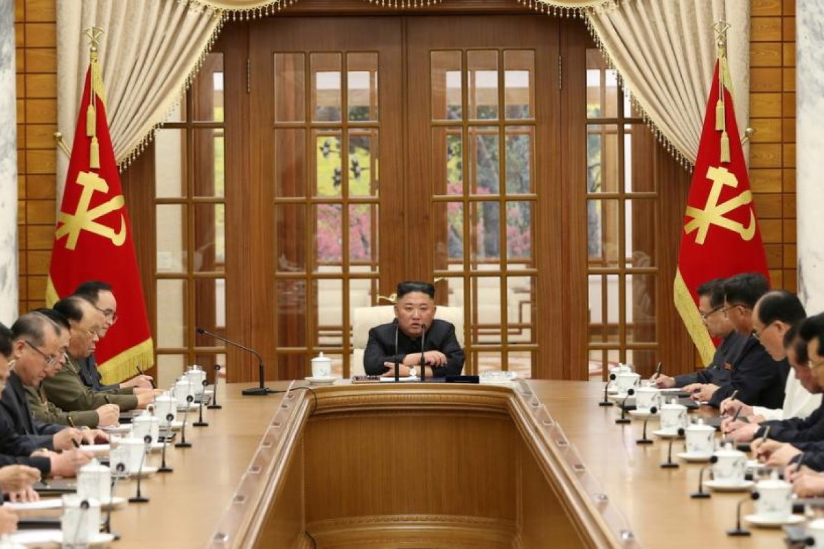Kim Jong-un hace su primera aparición pública tras casi un mes