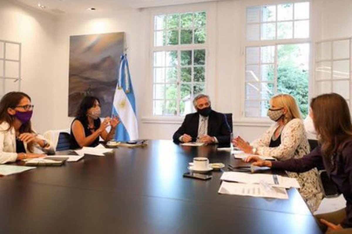 Femicidios: Alberto Fernández se reunió con las mujeres del gabinete y anunció la creación de un organismo especializado