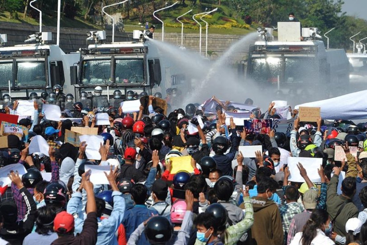 La junta militar advierte a los manifestantes que se arriesgan a morir en las marchas