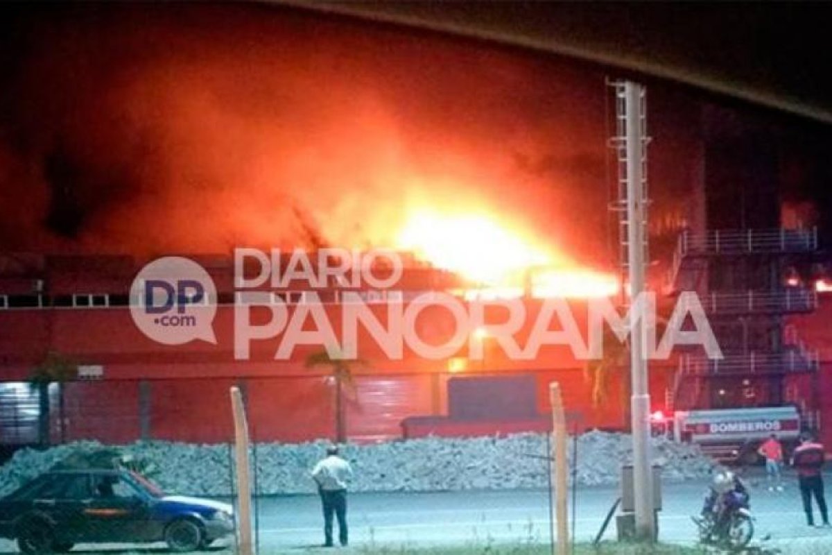 Voraz incendio en el Autódromo Internacional de Las Termas de Río Hondo
