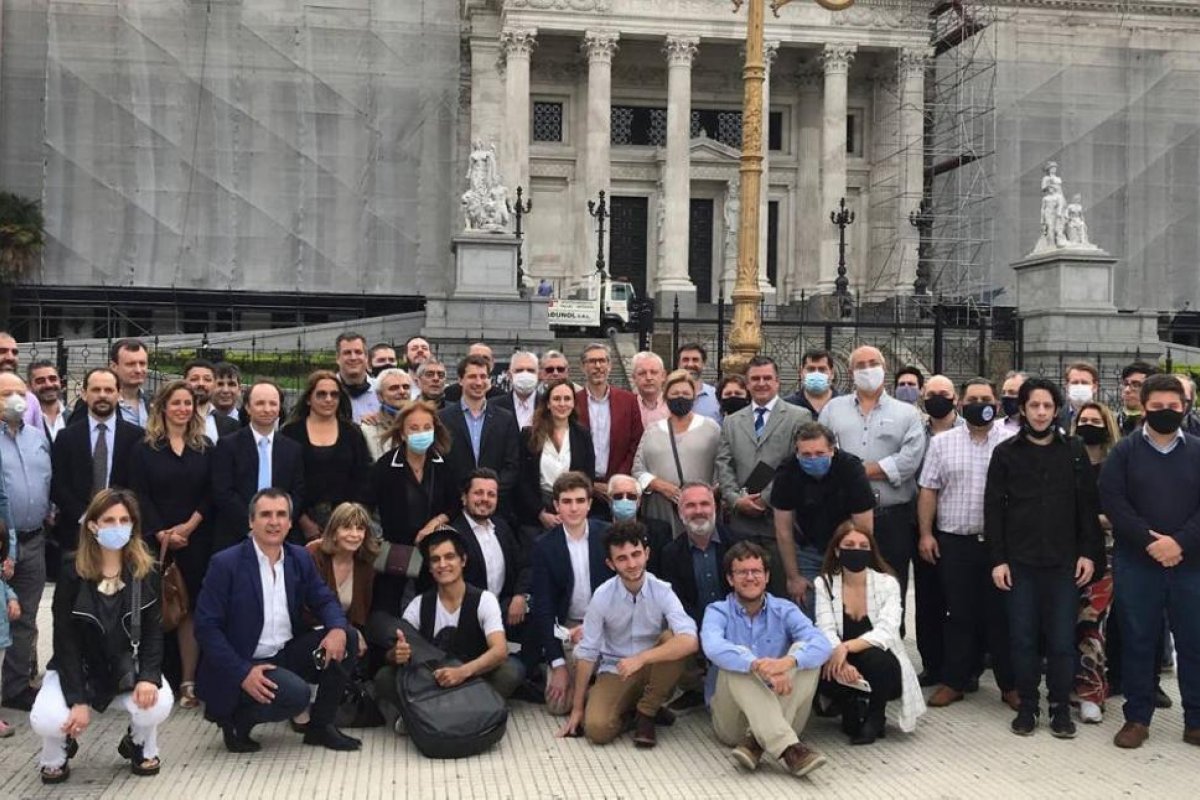 "Republicanos unidos": partidos liberales se agruparon con la mira en las legislativas de 2021