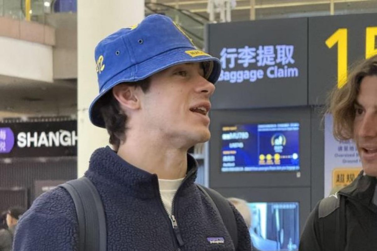 Franco Colapinto desata fervor en Shanghai con su estilo y carisma