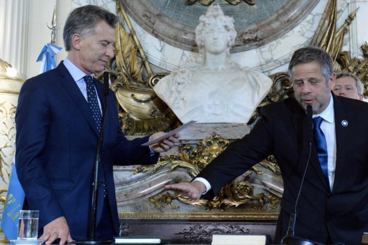 La Oficina Anticorrupción de Argentina denuncia a exfuncionarios del macrismo por la aparición de 600.000 vacunas vencidas