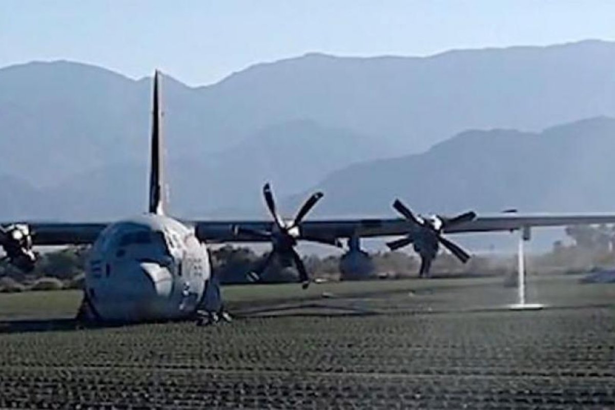 Avión cisterna aterrizó de emergencia tras chocar en vuelo con un caza F-35B