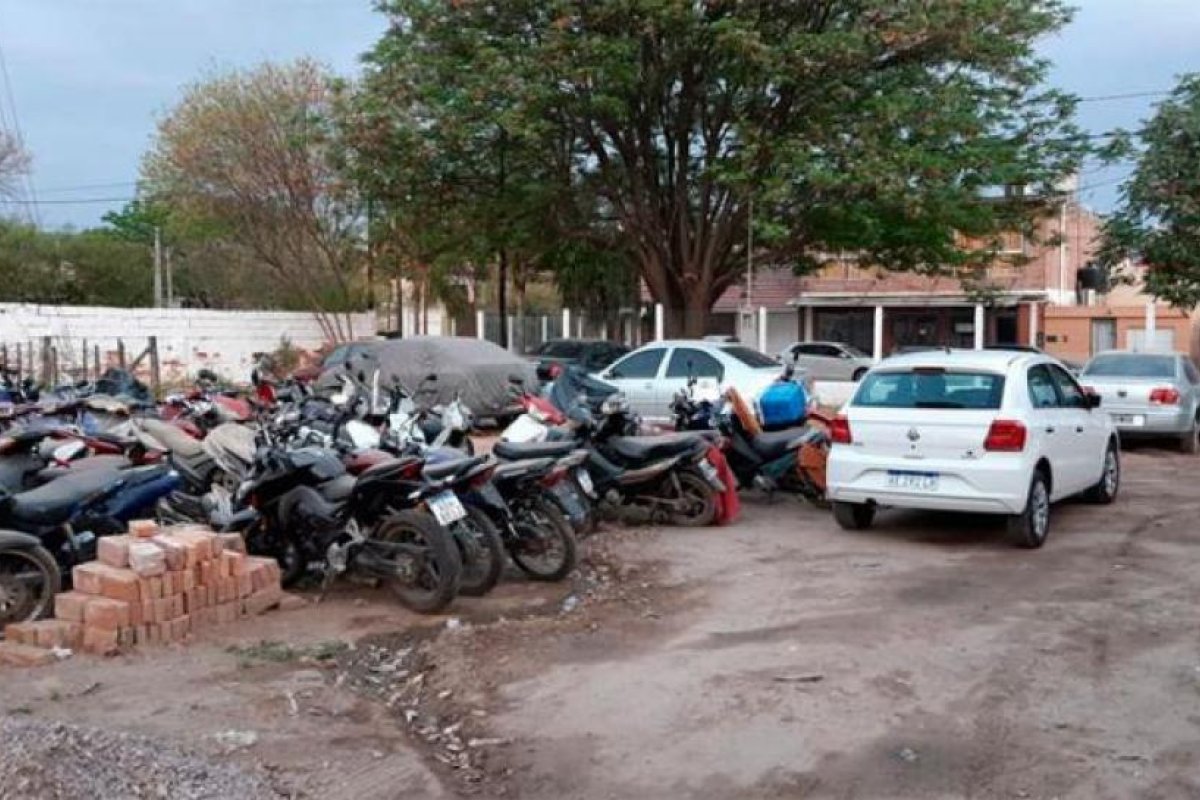 Secuestran vehículos y demoran a personas que circulaban fuera del horario permitido