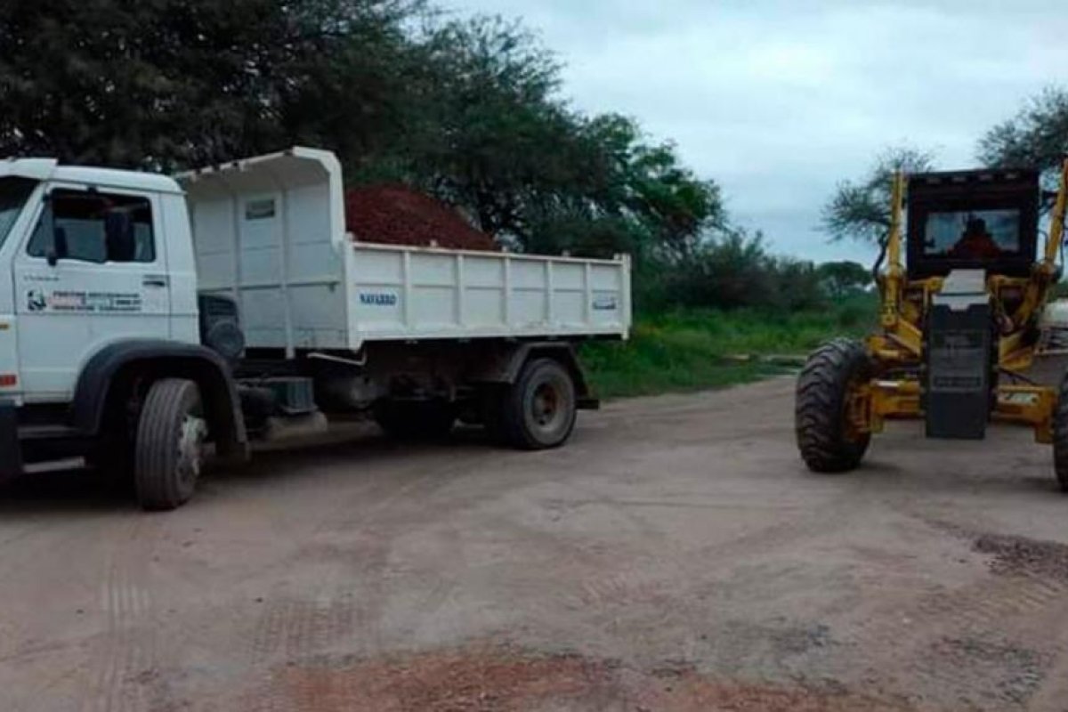 Vinará: La comuna realiza diversas tareas de mejoramiento vial en la zona