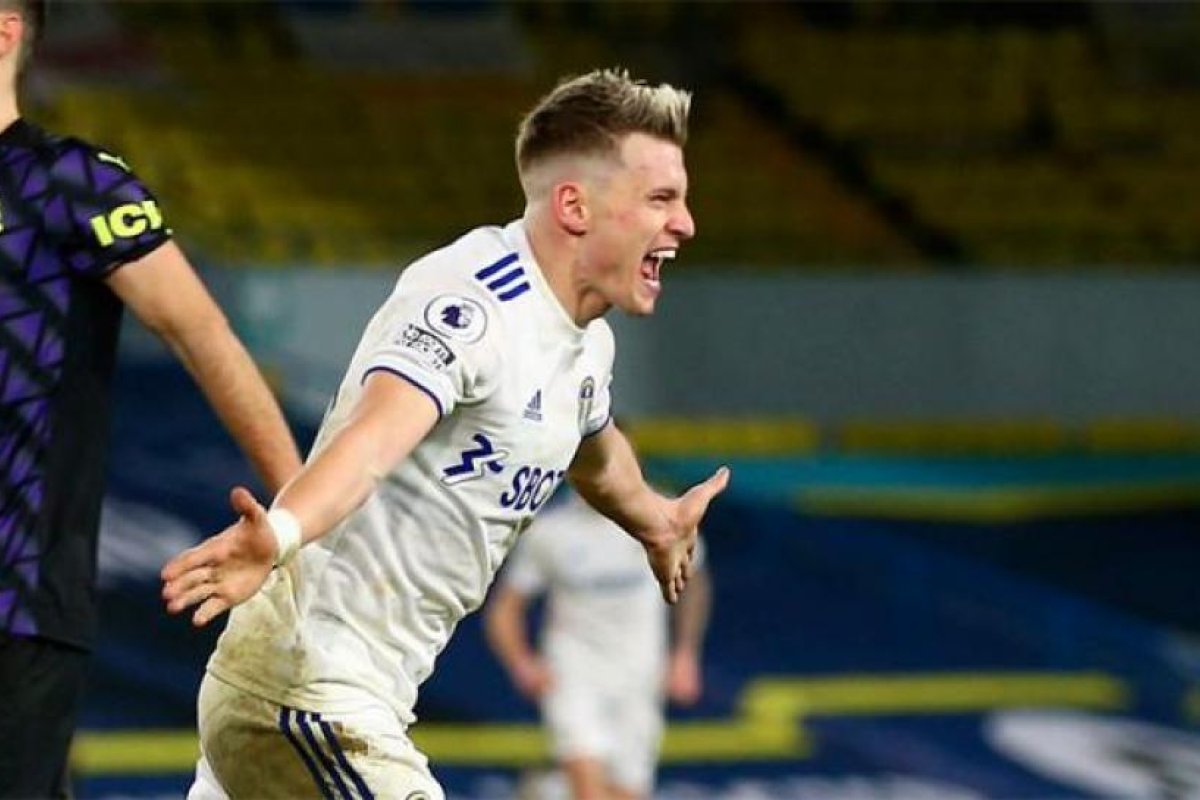 Leeds se recuperó con una goleada y Bielsa superó una marca personal