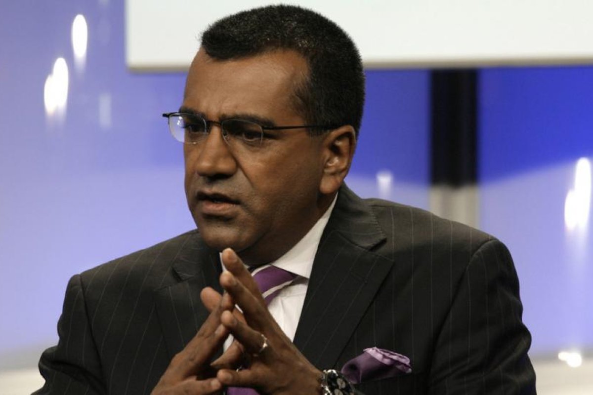 Experiodista de la BBC, Martin Bashir, se disculpa con los príncipes Guillermo y Enrique y niega cualquier responsabilidad por la muerte de Lady Di