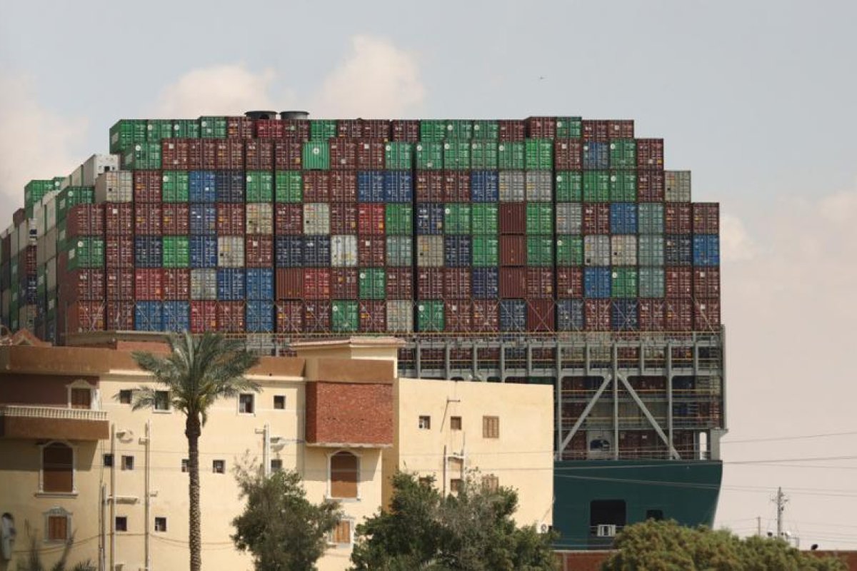 Un modo fácil para saber si el carguero en el canal de Suez sigue atrapado o ya fue liberado