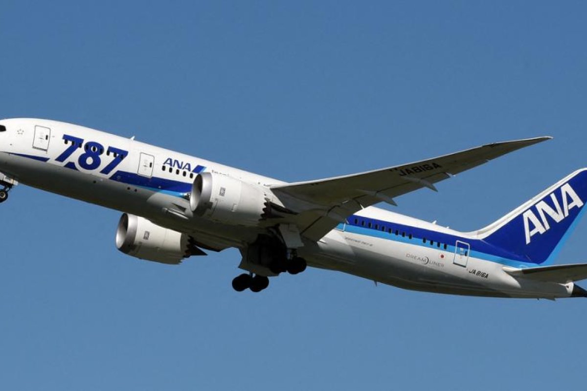 Un Boeing 787-800 japonés aterriza de emergencia en Rusia después de que su piloto sufriera un derrame cerebral en pleno vuelo