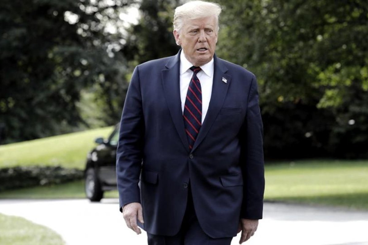 Una por una, las redes sociales y plataformas que prohibieron o restringieron a Trump