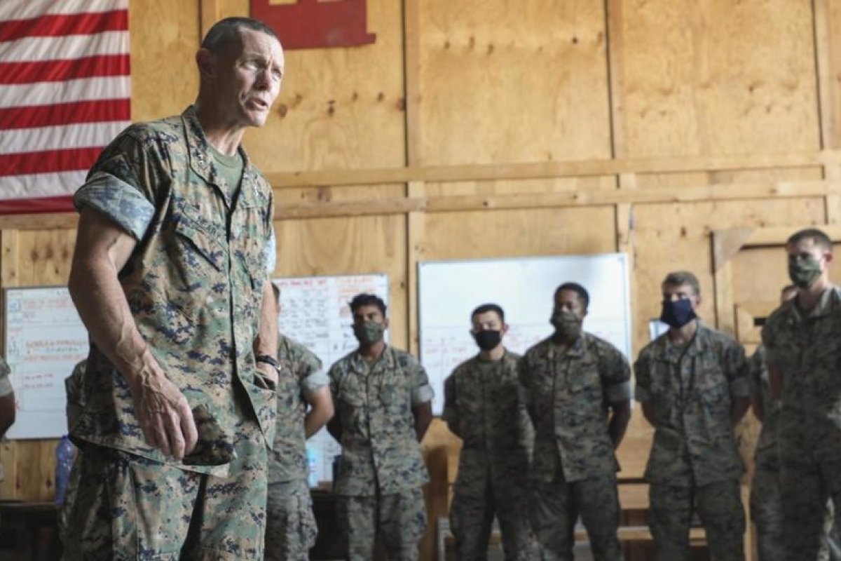 Un alto militar de EE.UU. repite un insulto racista de una canción de rap que escuchaban los marines, acaba suspendido y bajo investigación