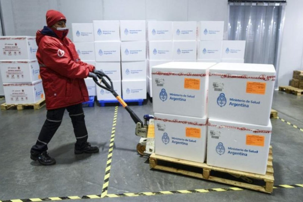 Argentina recibe este lunes 1.134.000 dosis de la vacuna AstraZeneca