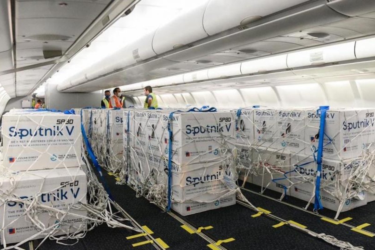 Partió el noveno vuelo de Aerolíneas Argentinas para traer más vacunas desde Moscú
