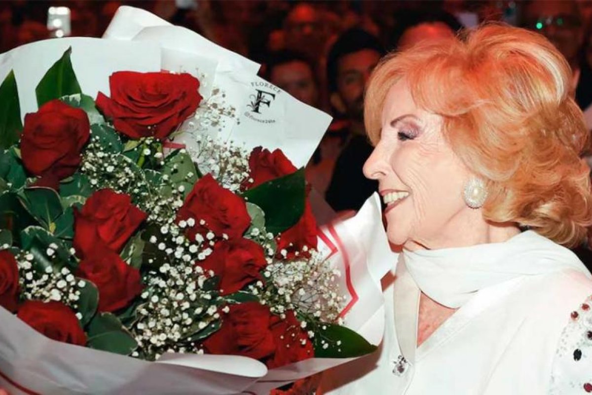 Mirtha Legrand Deslumbra en Mar del Plata con Ovación a Fátima Florez