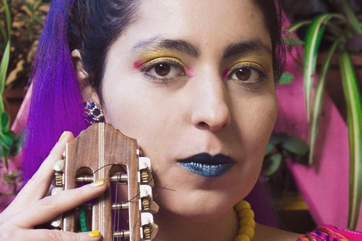 Media docena de artistas cantan virtualmente "para combatir la parálisis"