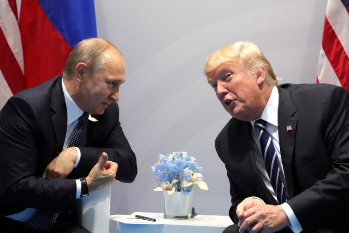 Trump califica de "brillante" la decisión de Putin de reconocer Donetsk y Lugansk y dice que EE.UU. podría "aplicar eso en la frontera" con México