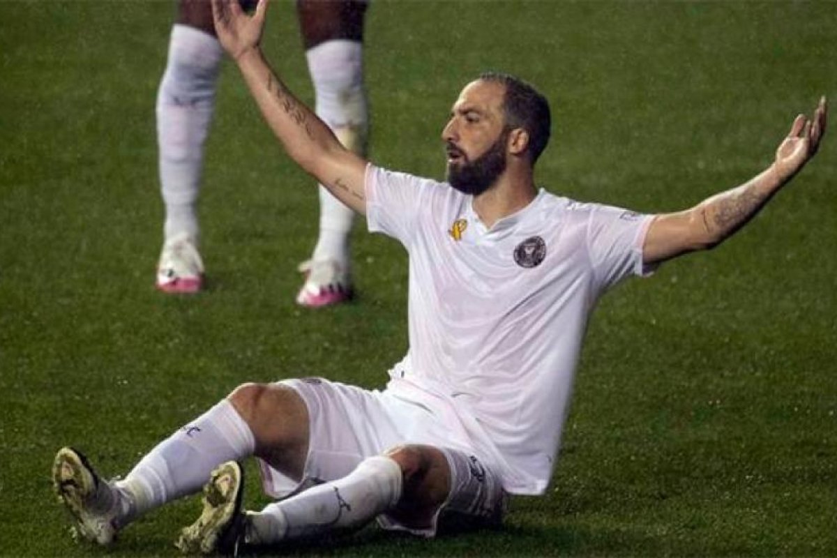 El fastidio de Higuaín cuándo le preguntaron de la Selección Argentina