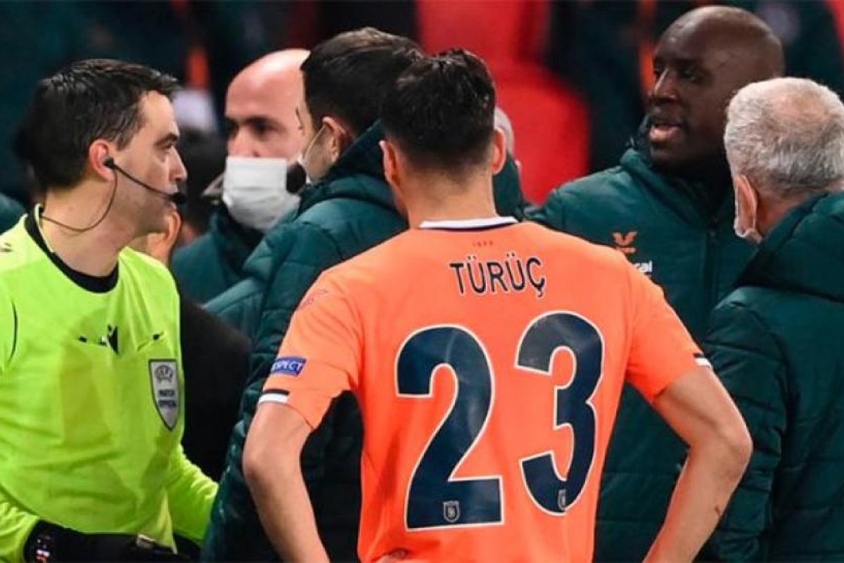 Por un acto de racismo, se suspendió el partido de París Saint Germain y Basaksehir